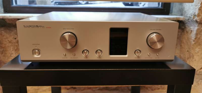 LUXMAN C-700u Stereo Control Amplifier  